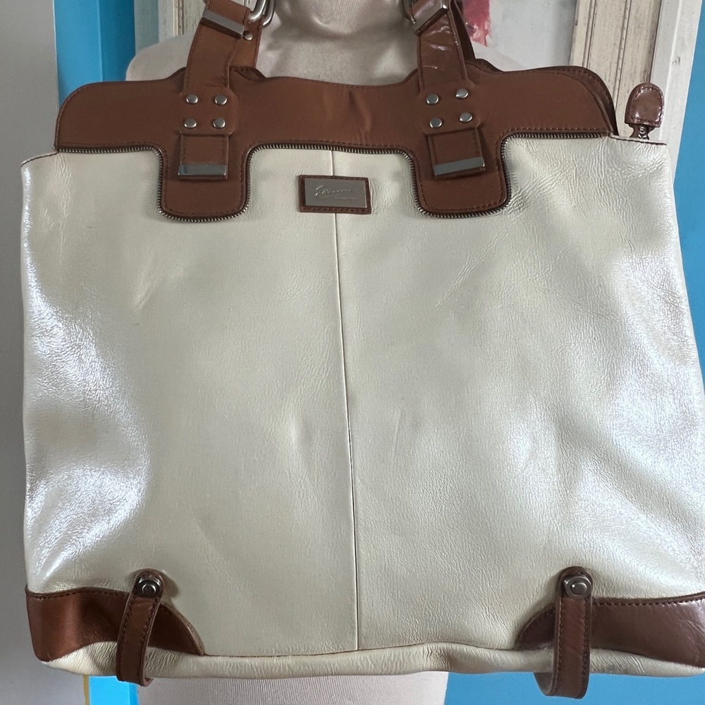 Vintage Designer “ETITENNE AIGNER” 100% leather Purse.